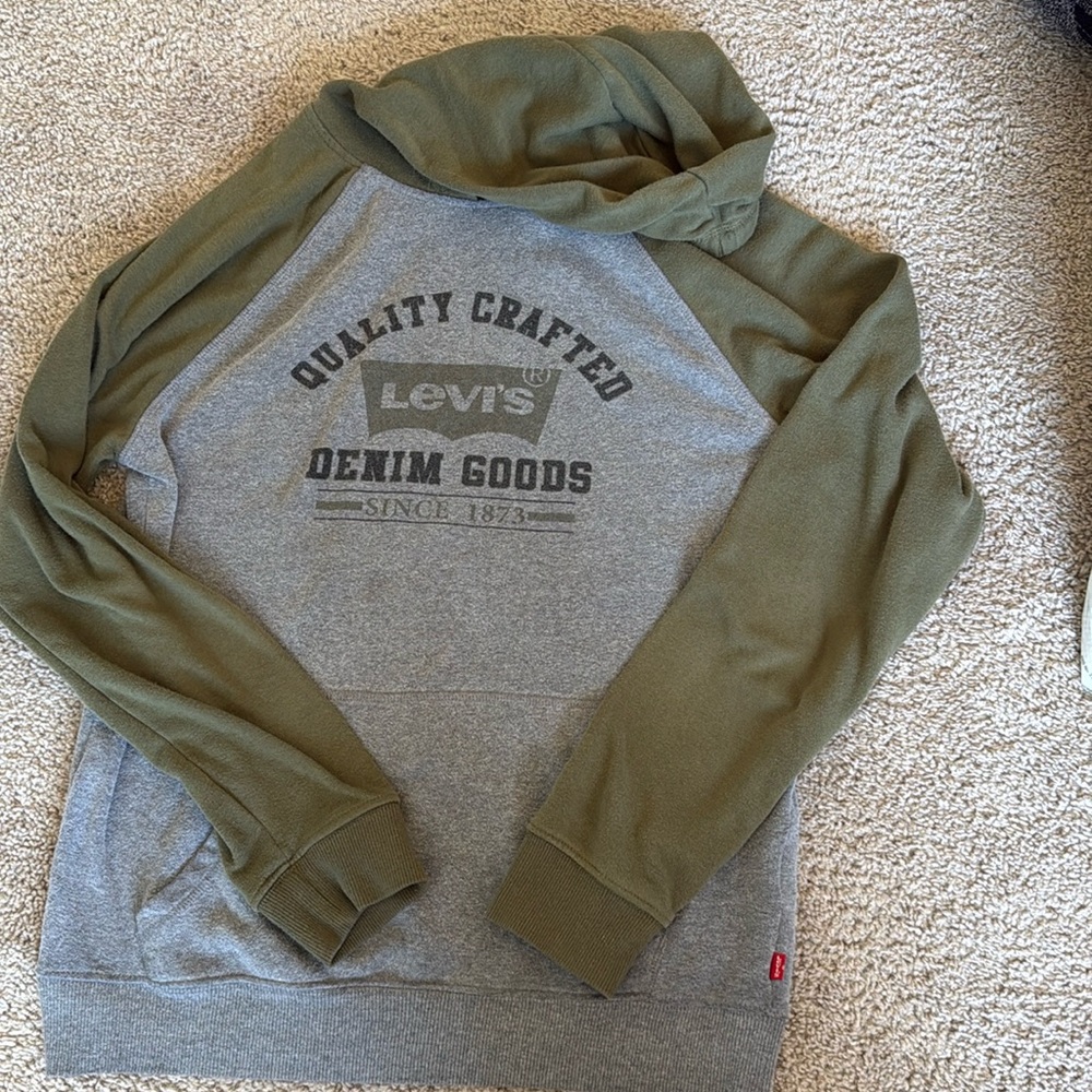 Levi’s hoodie ￼￼